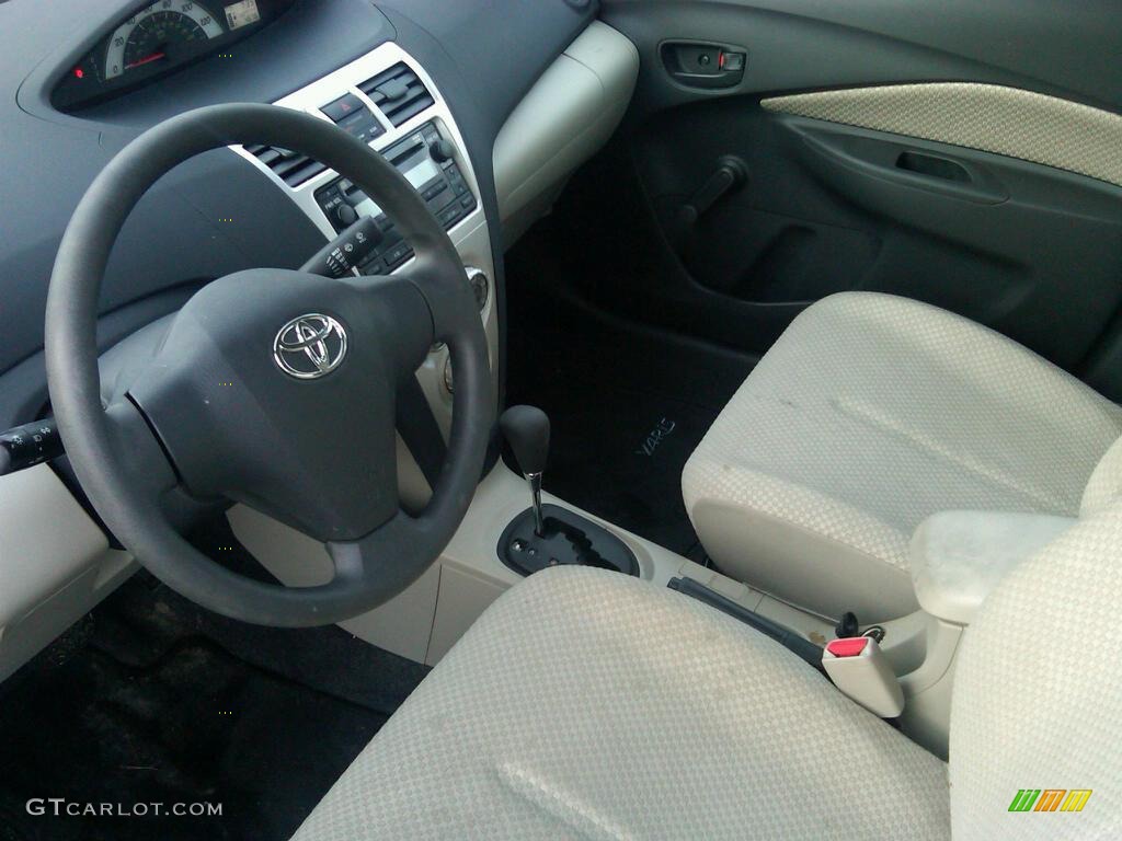 2007 Yaris Sedan - Absolutely Red / Bisque photo #7