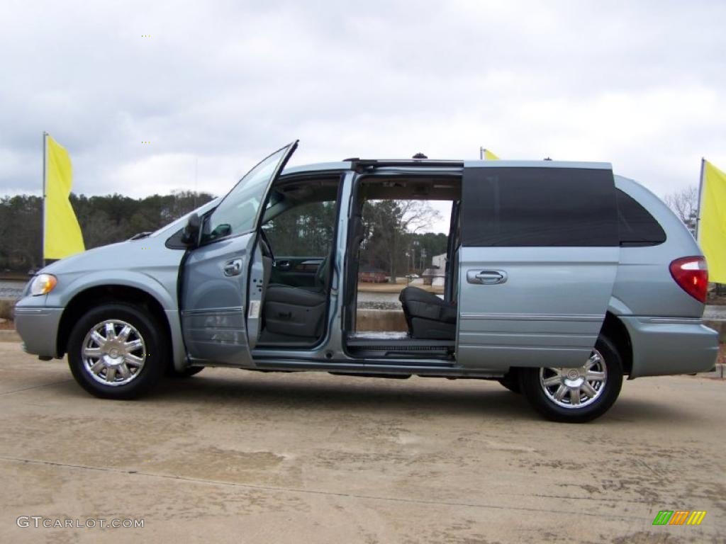 2006 Town & Country Limited - Midnight Blue Pearl / Medium Slate Gray photo #6