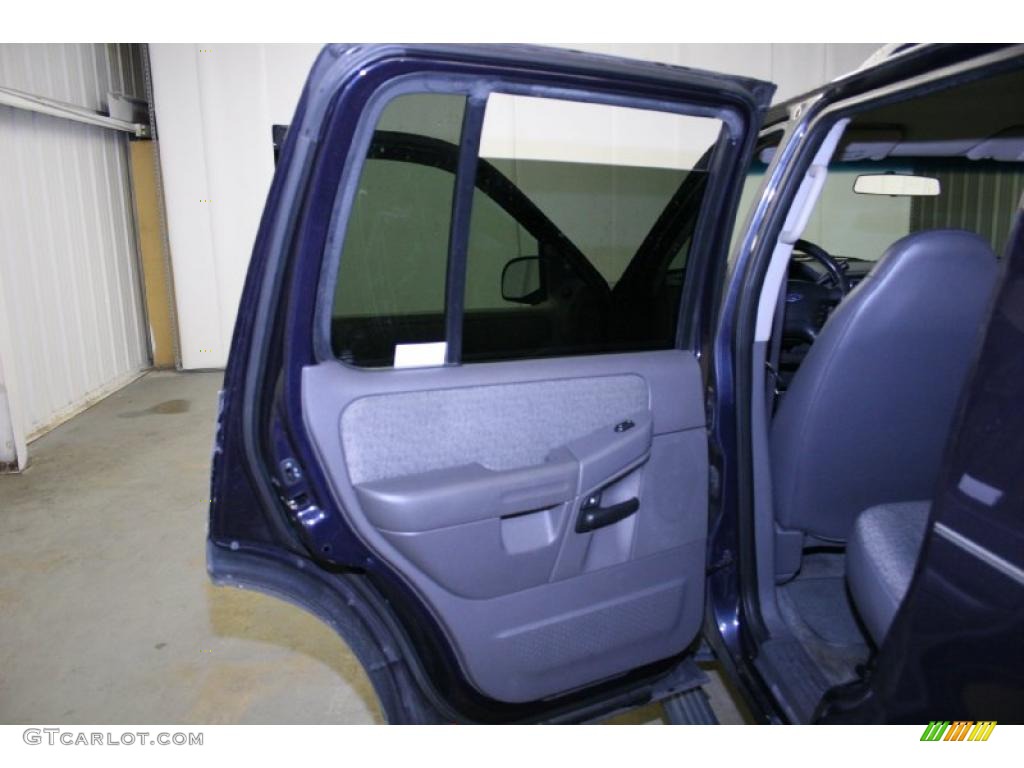 2002 Explorer XLS - True Blue Metallic / Graphite photo #24