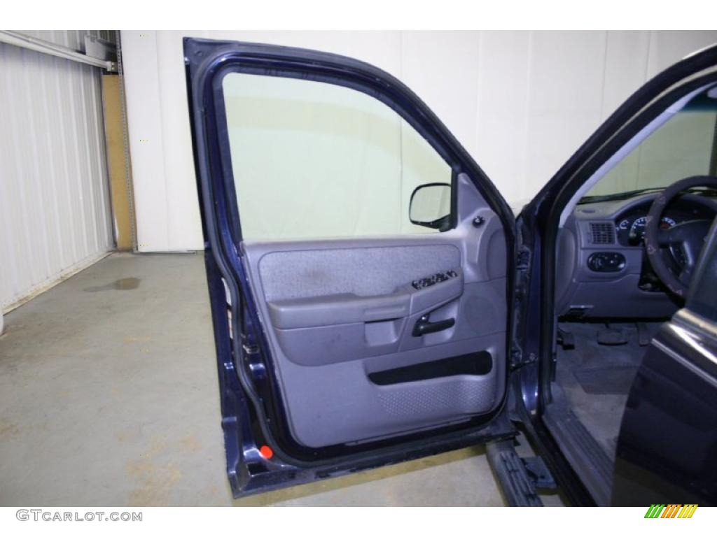 2002 Explorer XLS - True Blue Metallic / Graphite photo #26