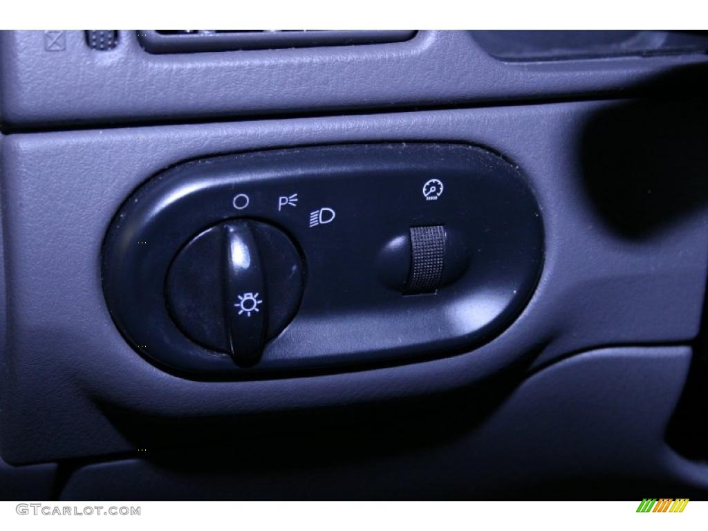 2002 Explorer XLS - True Blue Metallic / Graphite photo #35