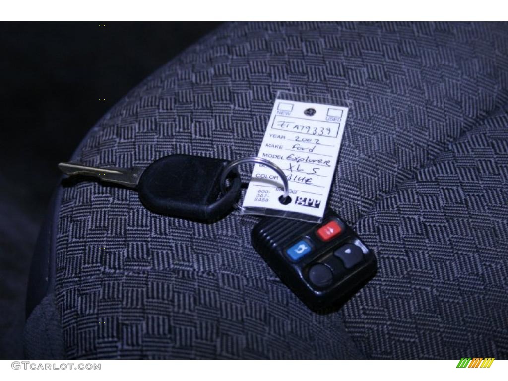 2002 Explorer XLS - True Blue Metallic / Graphite photo #43
