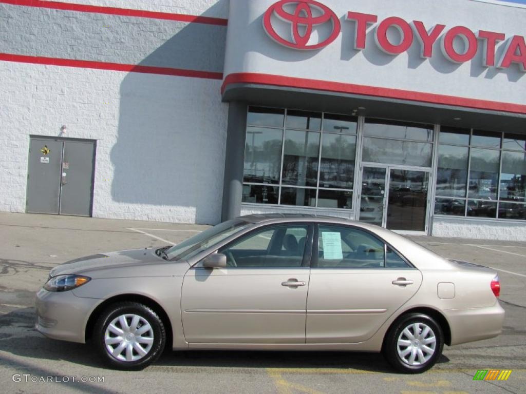 2006 Camry LE - Desert Sand Mica / Taupe photo #2