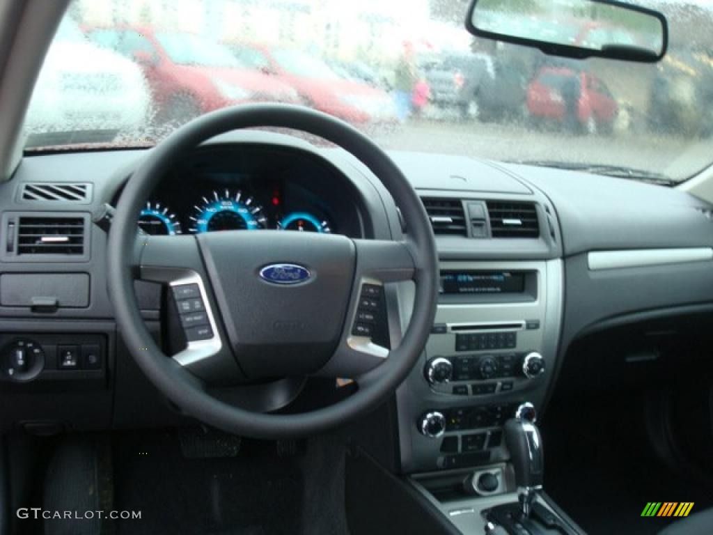 2010 Fusion SE V6 - Sangria Red Metallic / Charcoal Black photo #9