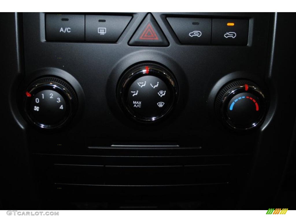 2011 Sorento LX AWD - Bright Silver / Black photo #40
