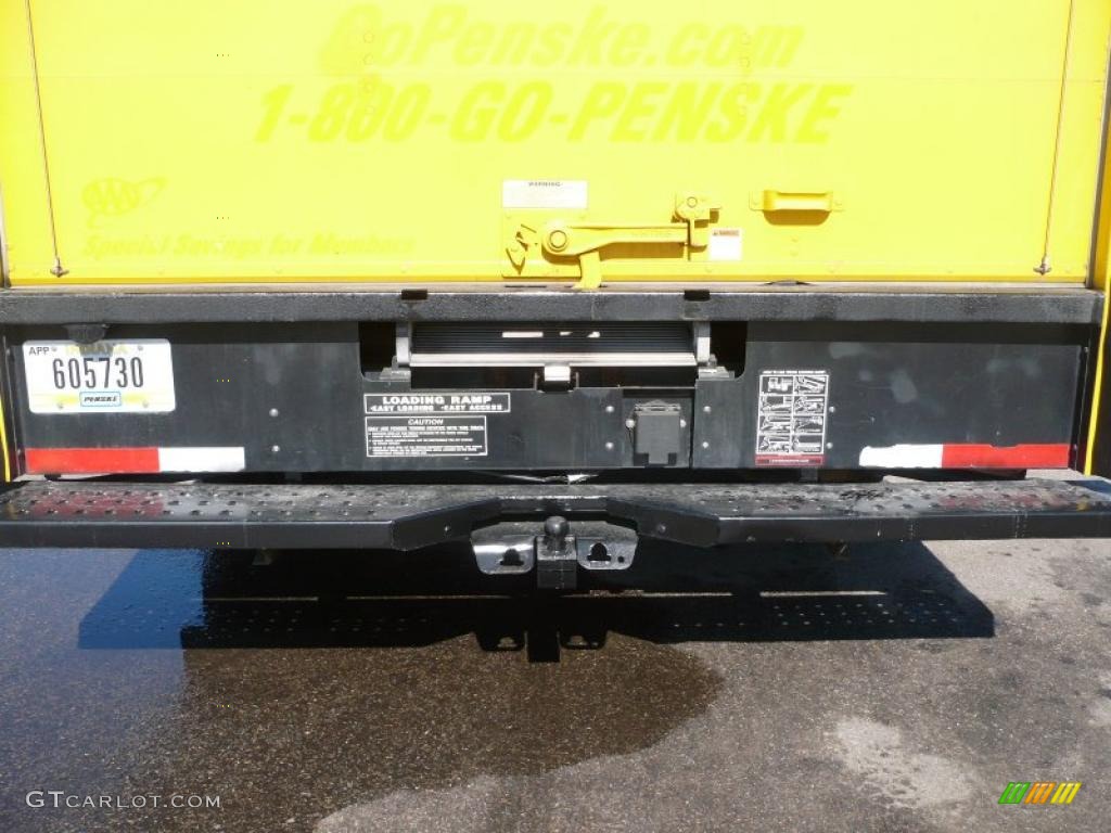 2007 Savana Cutaway 3500 Commercial Cargo Van - Yellow / Medium Pewter photo #9