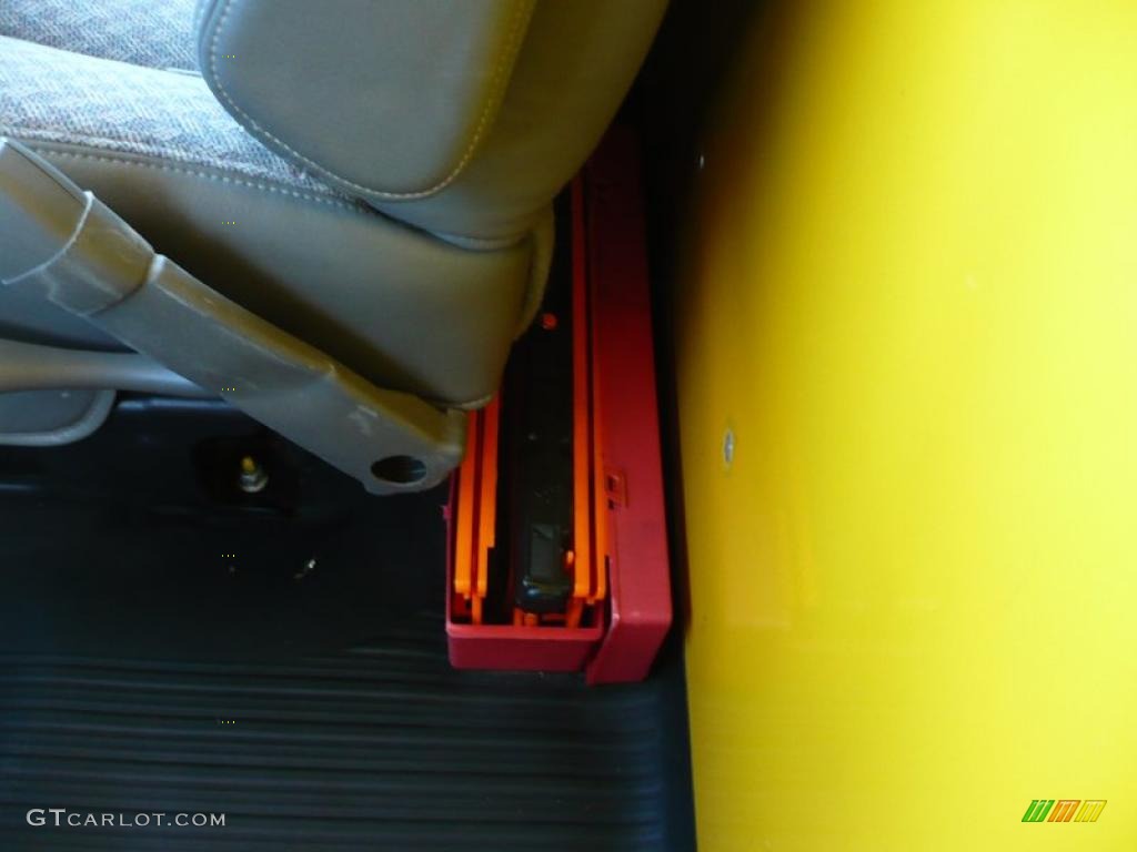 2007 Savana Cutaway 3500 Commercial Cargo Van - Yellow / Medium Pewter photo #17
