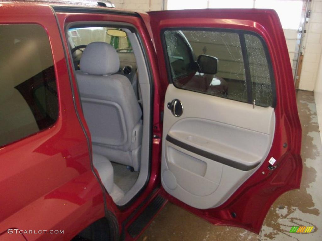 2006 HHR LT - Sport Red Metallic / Gray photo #17