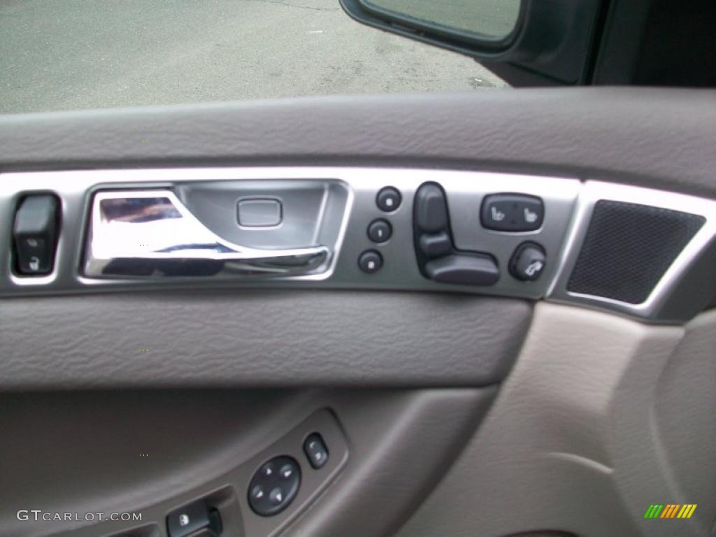 2005 Pacifica Touring AWD - Stone White / Light Taupe photo #10