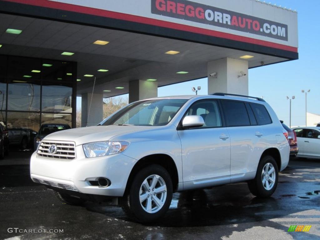 Classic Silver Metallic Toyota Highlander