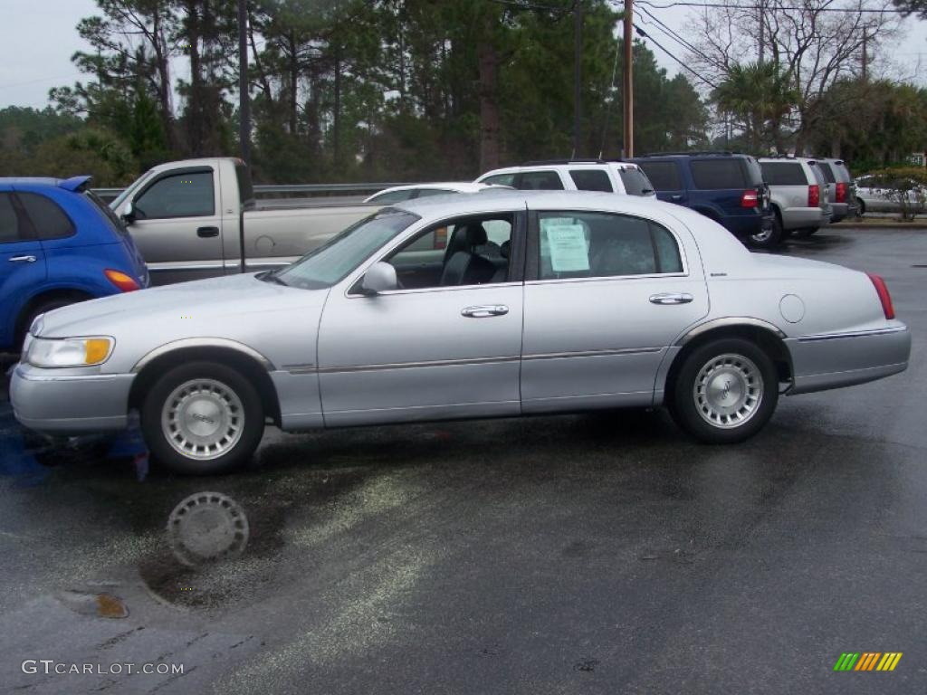 1999 Town Car Executive - Silver Frost Metallic / Deep Slate Blue photo #1