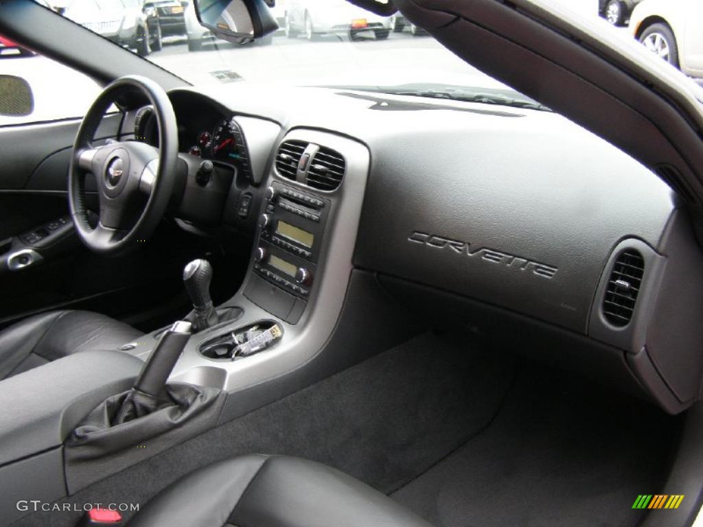 2006 Corvette Coupe - Arctic White / Ebony Black photo #26