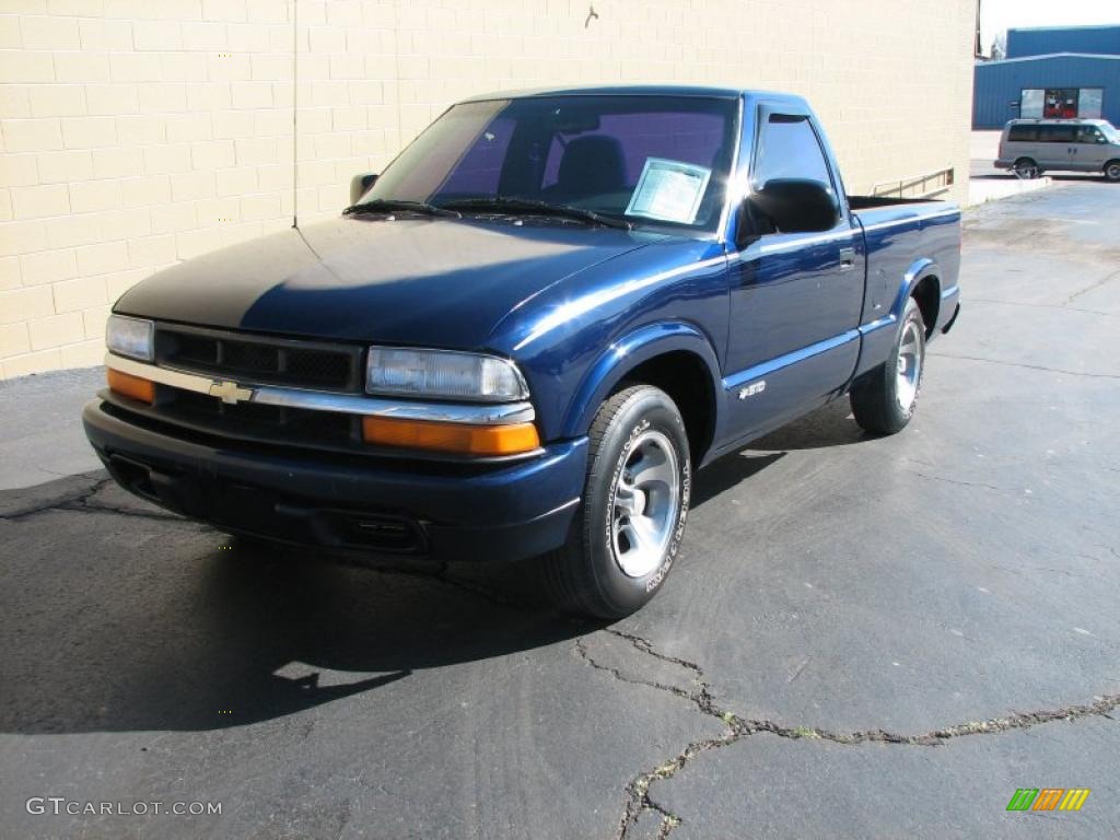 2000 S10 LS Regular Cab - Indigo Blue Metallic / Medium Gray photo #2