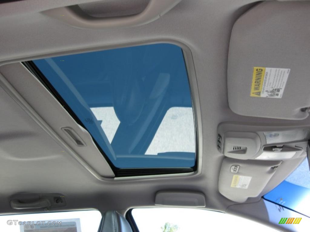 2007 V70 R AWD - Electric Silver Metallic / R Nordkap Black/Blue Metallic photo #20