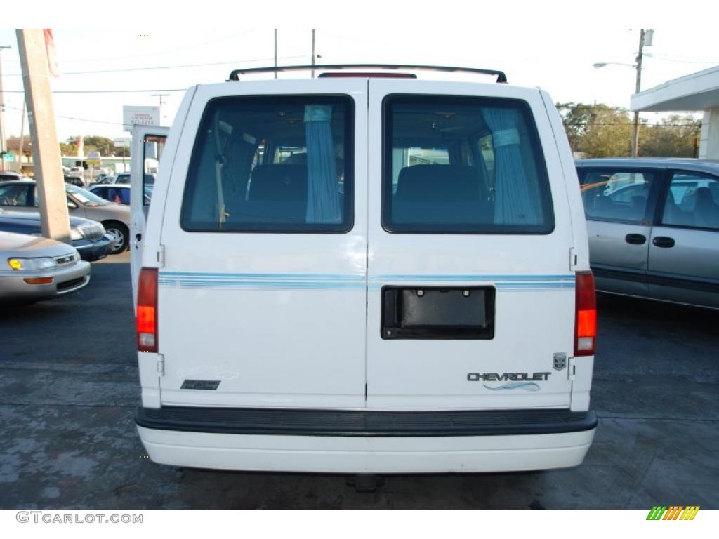 1997 Astro LS Passenger Van - Ghost White / Navy photo #8