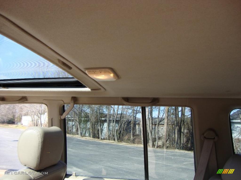 2001 Trooper Limited - Ebony Black / Beige photo #40