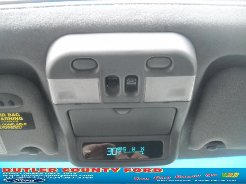 2000 QX4  - Silver Sage Metallic / Gray photo #22