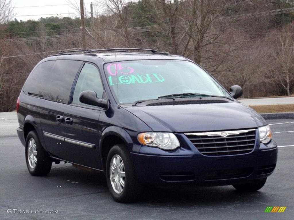 2005 Town & Country Touring - Midnight Blue Pearl / Medium Slate Gray photo #1