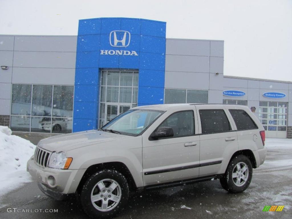 2007 Grand Cherokee Laredo 4x4 - Light Graystone Pearl / Khaki photo #1