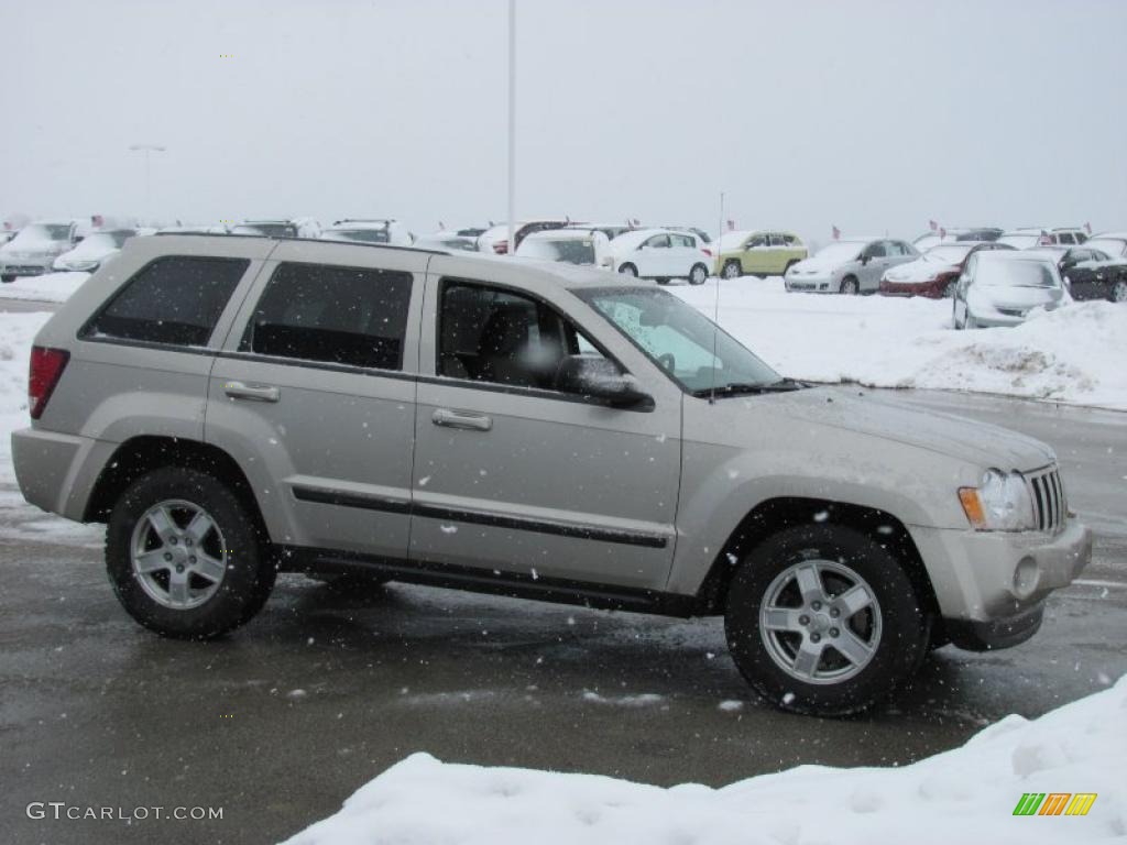 2007 Grand Cherokee Laredo 4x4 - Light Graystone Pearl / Khaki photo #11