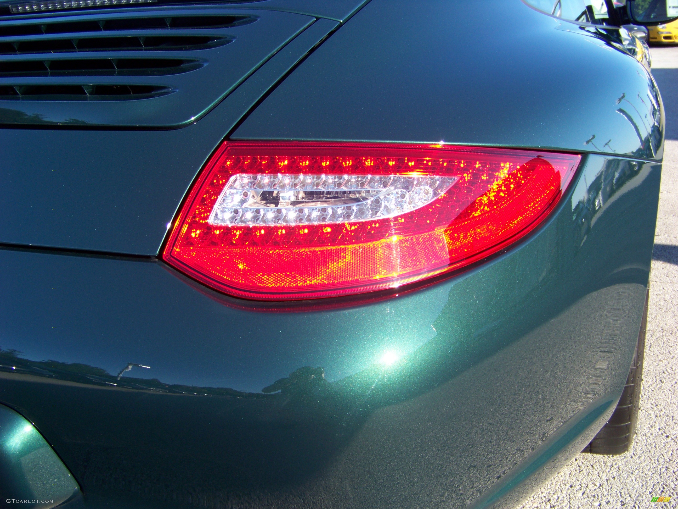 2009 911 Carrera S Coupe - Porsche Racing Green Metallic / Sand Beige photo #25