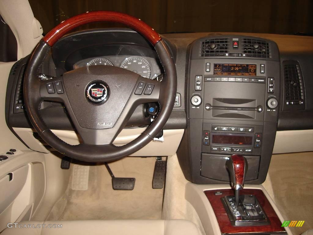 2005 SRX V6 AWD - Sand Storm / Light Neutral photo #17