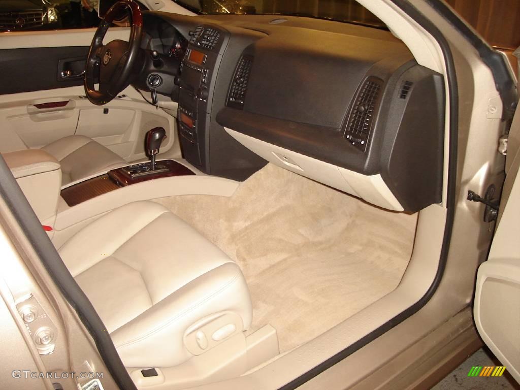 2005 SRX V6 AWD - Sand Storm / Light Neutral photo #19