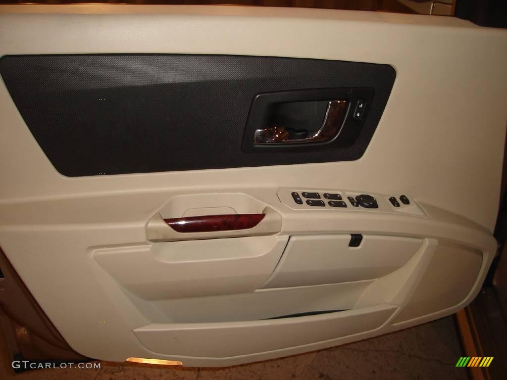 2005 SRX V6 AWD - Sand Storm / Light Neutral photo #20