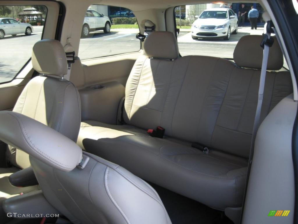 2001 Windstar SEL - Black / Medium Parchment photo #12