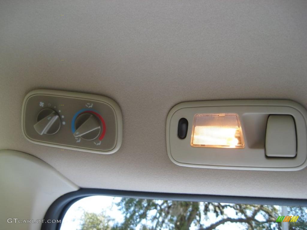 2001 Windstar SEL - Black / Medium Parchment photo #16