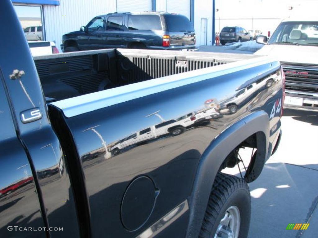 2003 Silverado 2500HD LS Extended Cab 4x4 - Black / Dark Charcoal photo #7