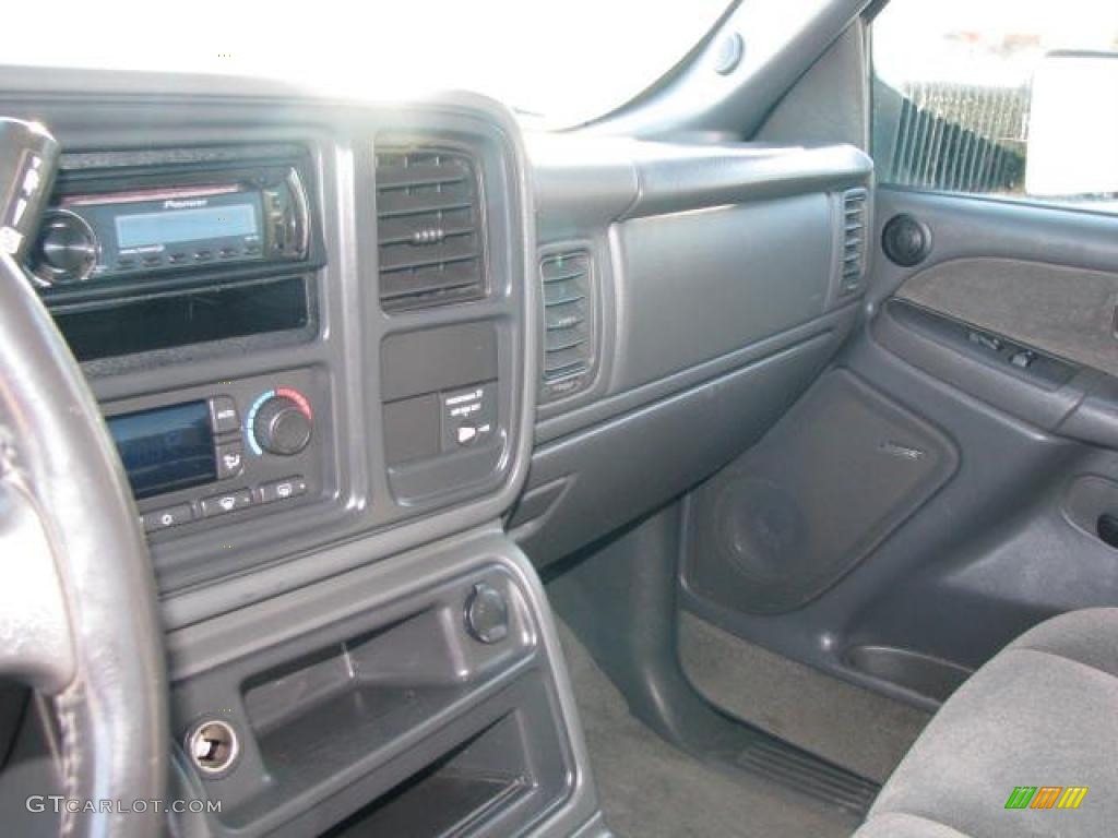 2003 Silverado 2500HD LS Extended Cab 4x4 - Black / Dark Charcoal photo #11