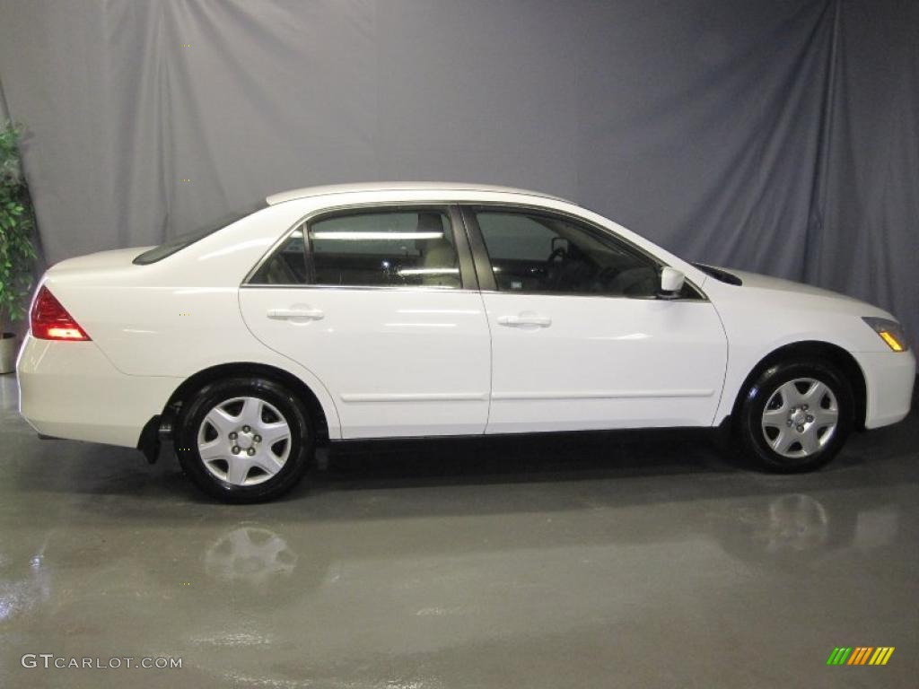 2007 Accord LX Sedan - Taffeta White / Ivory photo #4