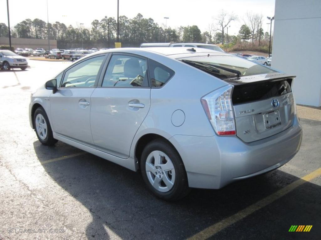 2010 Prius Hybrid IV - Classic Silver Metallic / Dark Gray photo #5