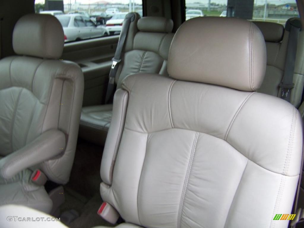 2002 Suburban 1500 Z71 4x4 - Summit White / Tan photo #8