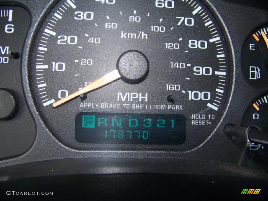 2002 Suburban 1500 Z71 4x4 - Summit White / Tan photo #12