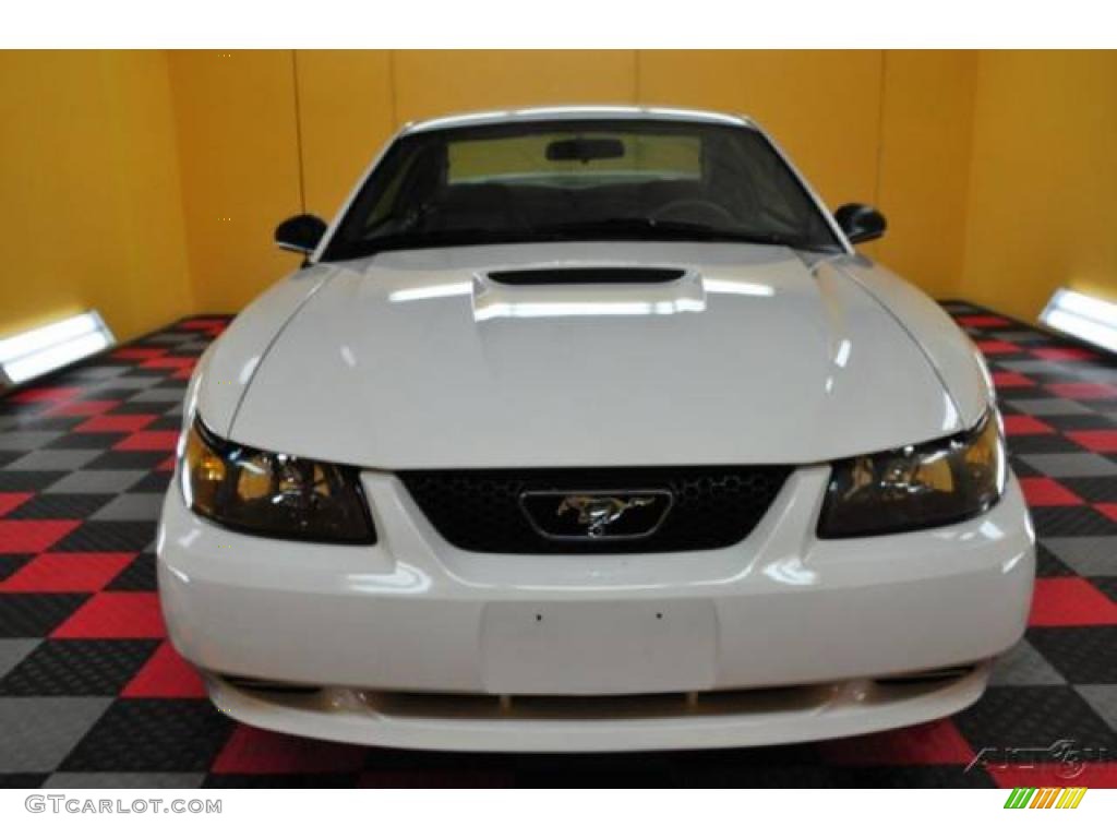 2002 Mustang V6 Coupe - Oxford White / Medium Parchment photo #2