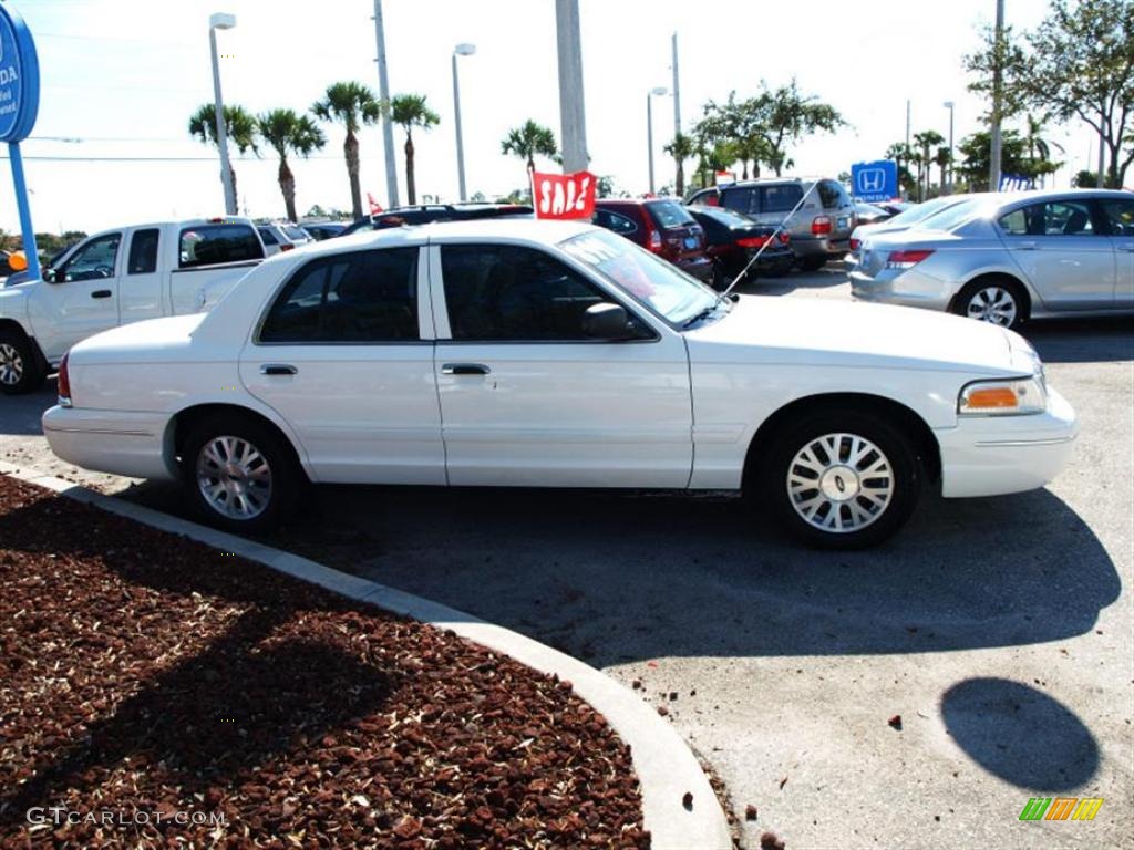 2003 Crown Victoria LX - Vibrant White / Medium Parchment photo #2