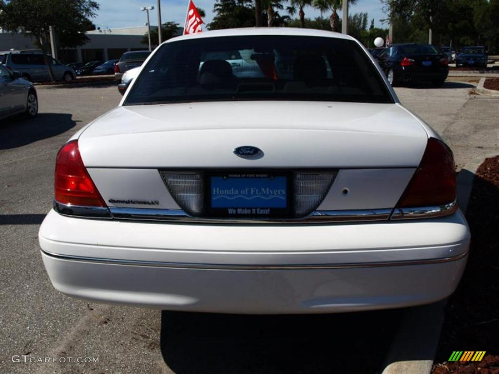 2003 Crown Victoria LX - Vibrant White / Medium Parchment photo #4