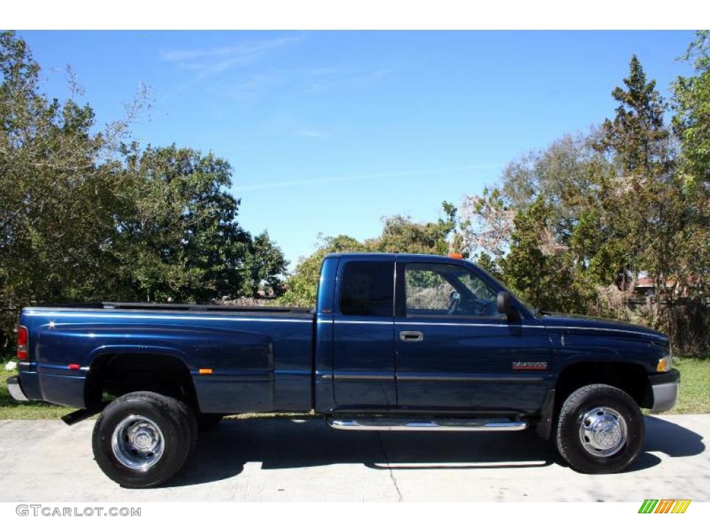 2001 Ram 3500 SLT Quad Cab 4x4 Dually - Parriot Blue Pearl / Mist Gray photo #13