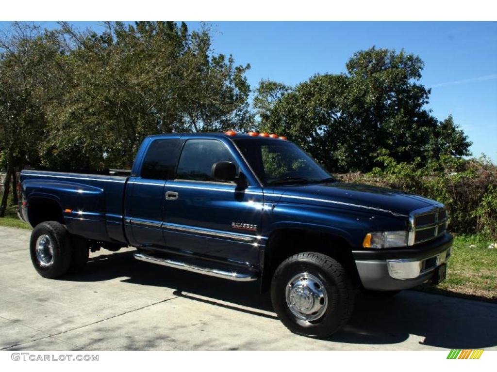 2001 Ram 3500 SLT Quad Cab 4x4 Dually - Parriot Blue Pearl / Mist Gray photo #15