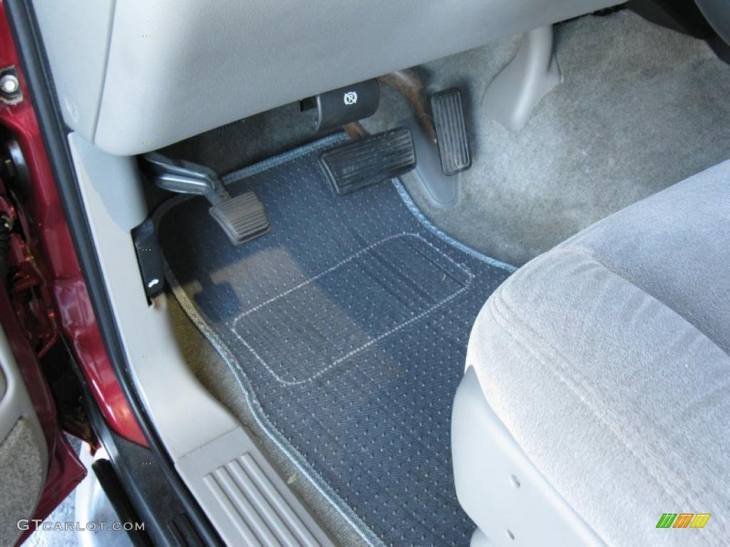 2004 Tahoe LS - Sport Red Metallic / Gray/Dark Charcoal photo #15