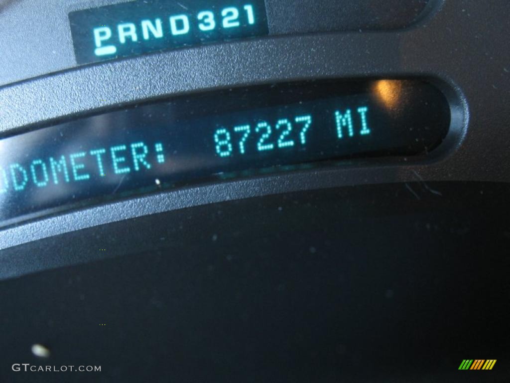 2004 Tahoe LS - Sport Red Metallic / Gray/Dark Charcoal photo #26