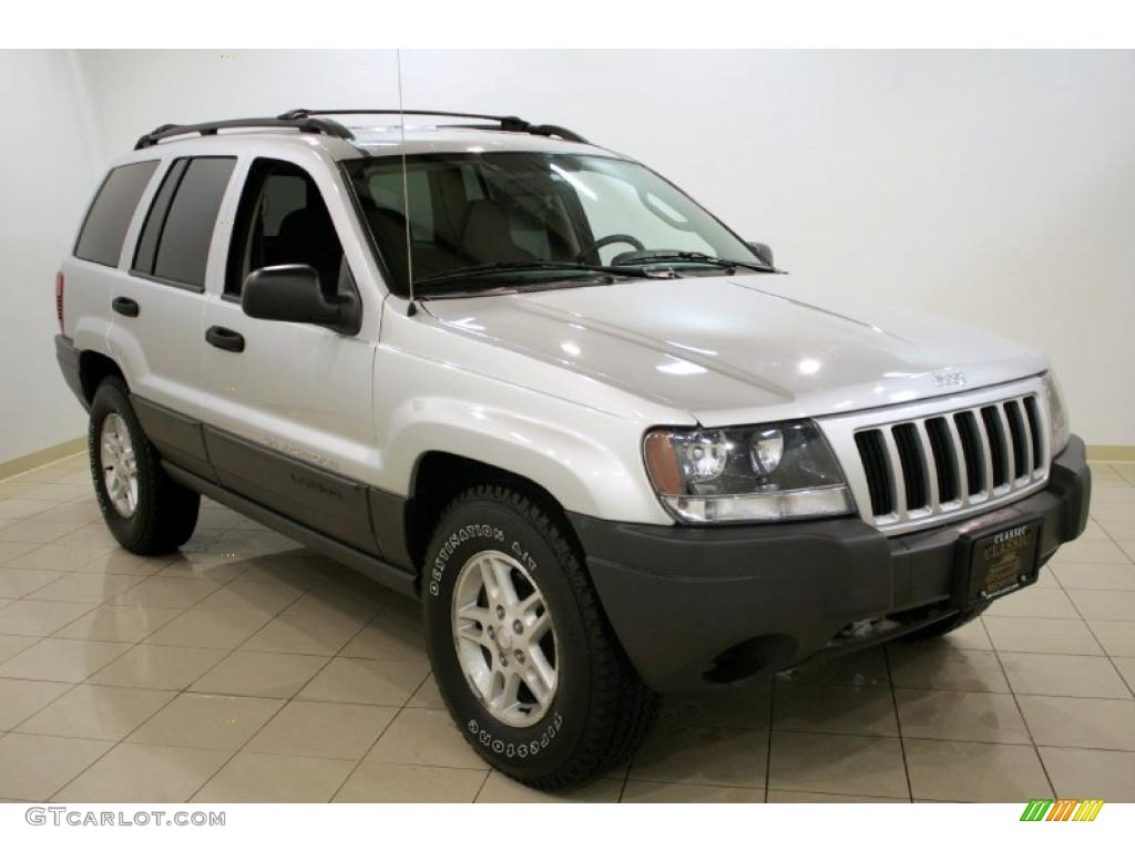 2004 Grand Cherokee Laredo 4x4 - Bright Silver Metallic / Dark Slate Gray photo #1