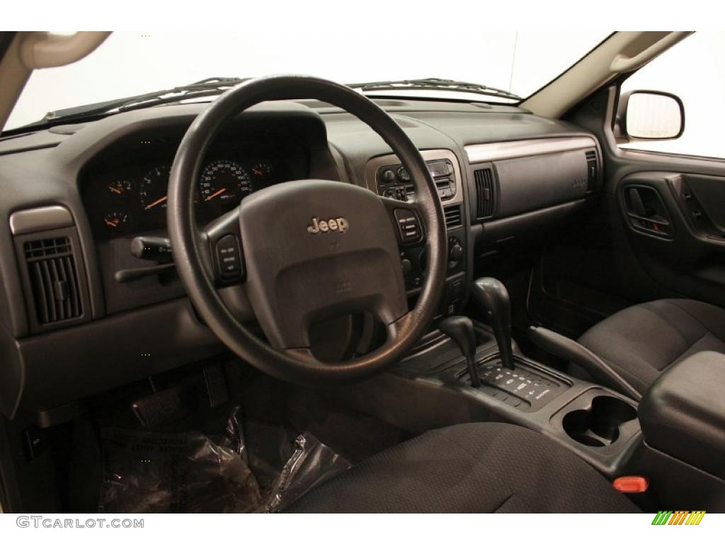 2004 Grand Cherokee Laredo 4x4 - Bright Silver Metallic / Dark Slate Gray photo #11