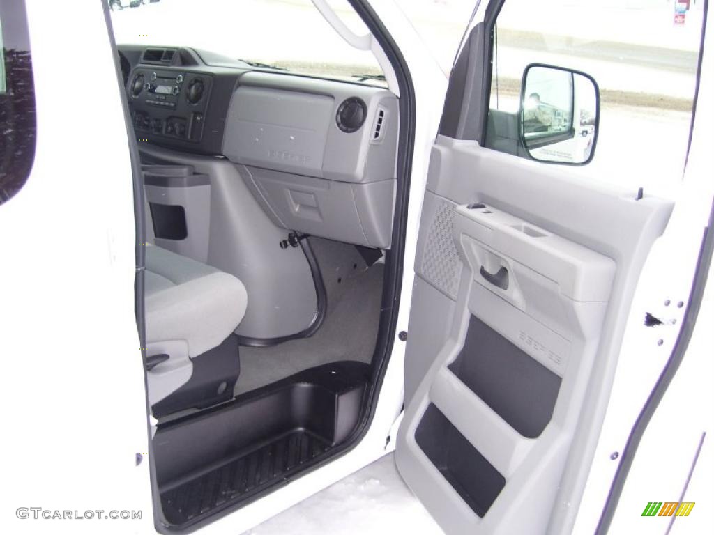 2009 E Series Van E350 Super Duty XLT Passenger - Oxford White / Medium Flint photo #16
