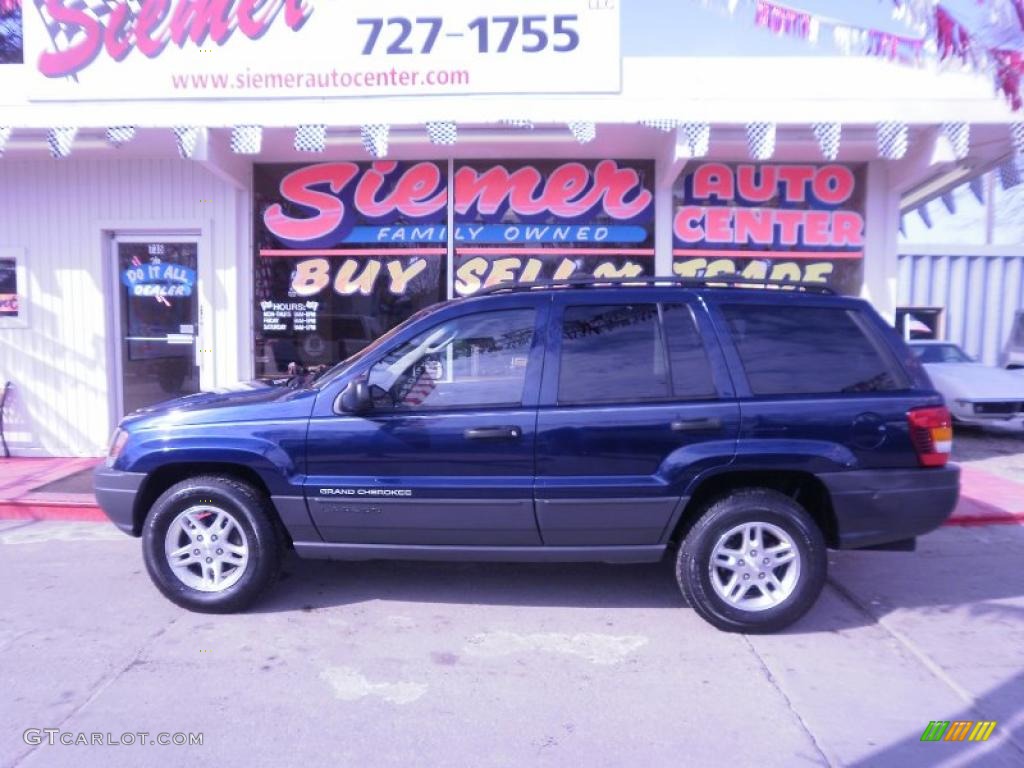 2004 Grand Cherokee Laredo 4x4 - Midnight Blue Pearl / Dark Slate Gray photo #1