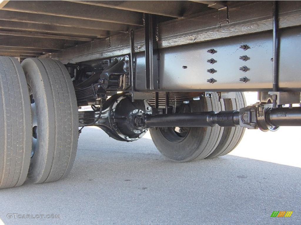 2006 T Series Truck T7500 - Summit White / Pewter Gray photo #12