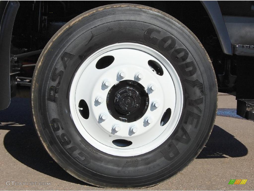 2006 T Series Truck T7500 - Summit White / Pewter Gray photo #17