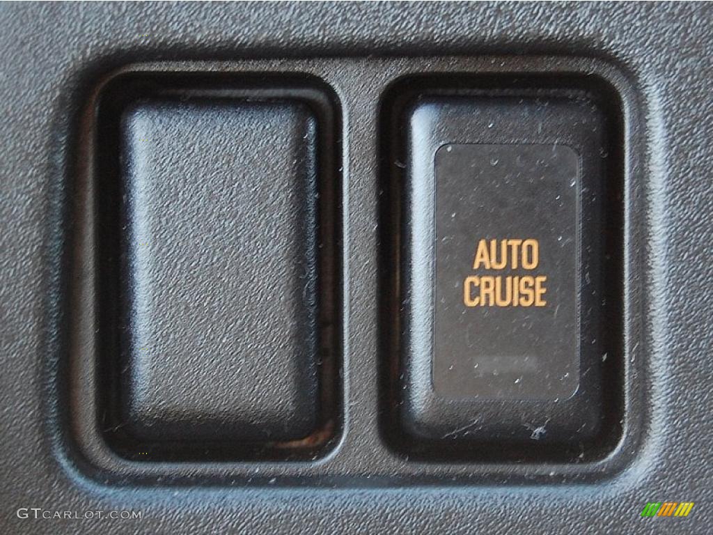 2006 T Series Truck T7500 - Summit White / Pewter Gray photo #26